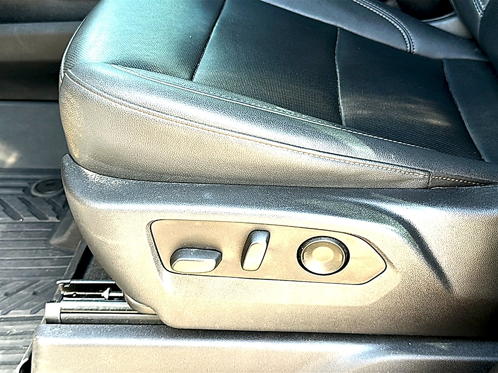 2023 Chevrolet Silverado 1500 4WD Crew Cab Short Bed LTZ