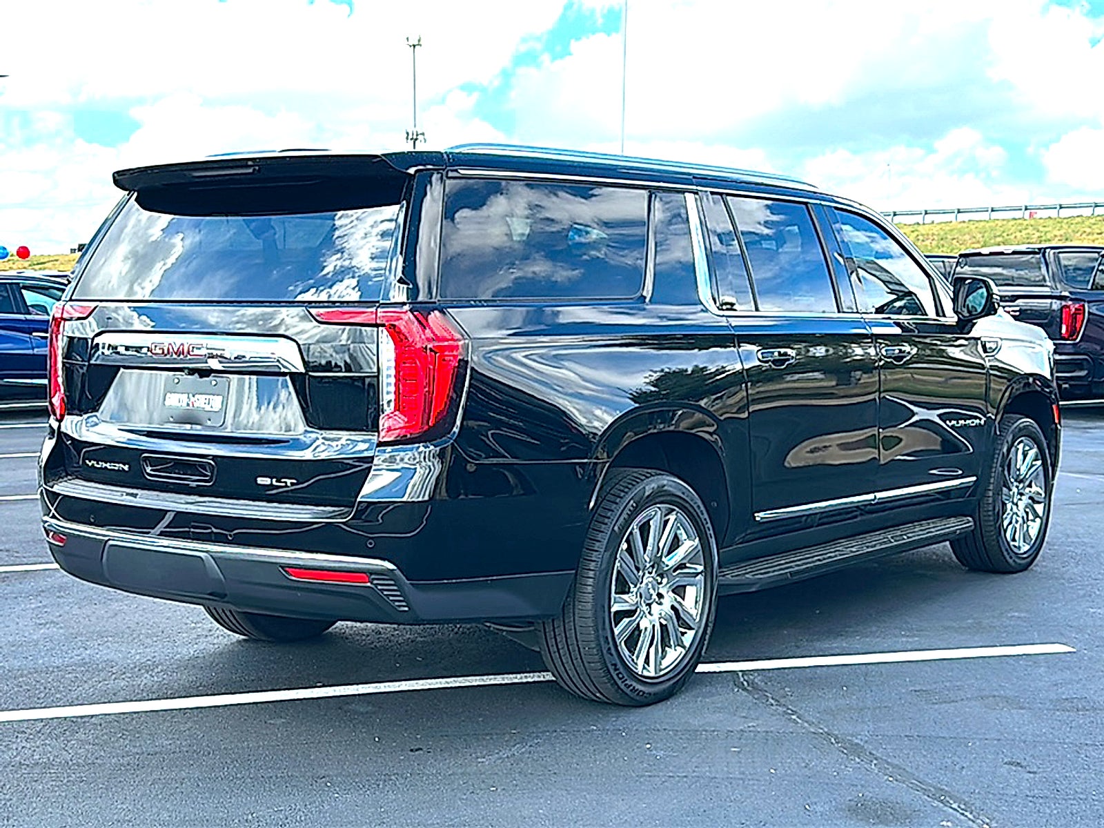 2021 GMC Yukon XL 2WD SLT