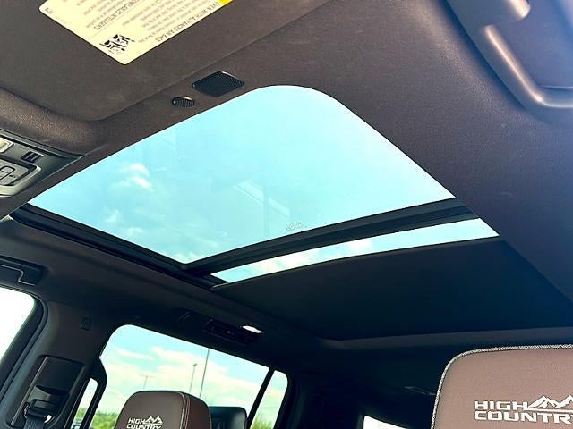 2023 Chevrolet Suburban 4WD High Country