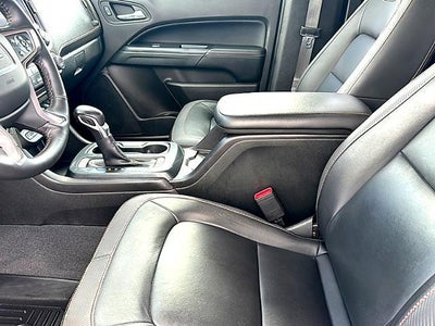 2022 GMC Canyon Crew Cab Short Box 4-Wheel Drive AT4 w/Leather