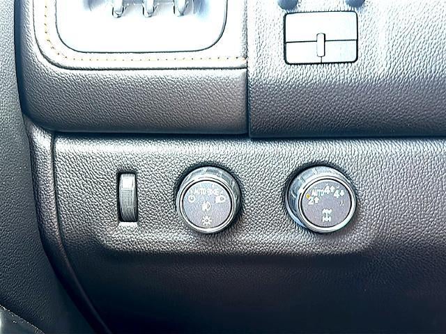 2022 GMC Canyon Crew Cab Short Box 4-Wheel Drive AT4 w/Leather