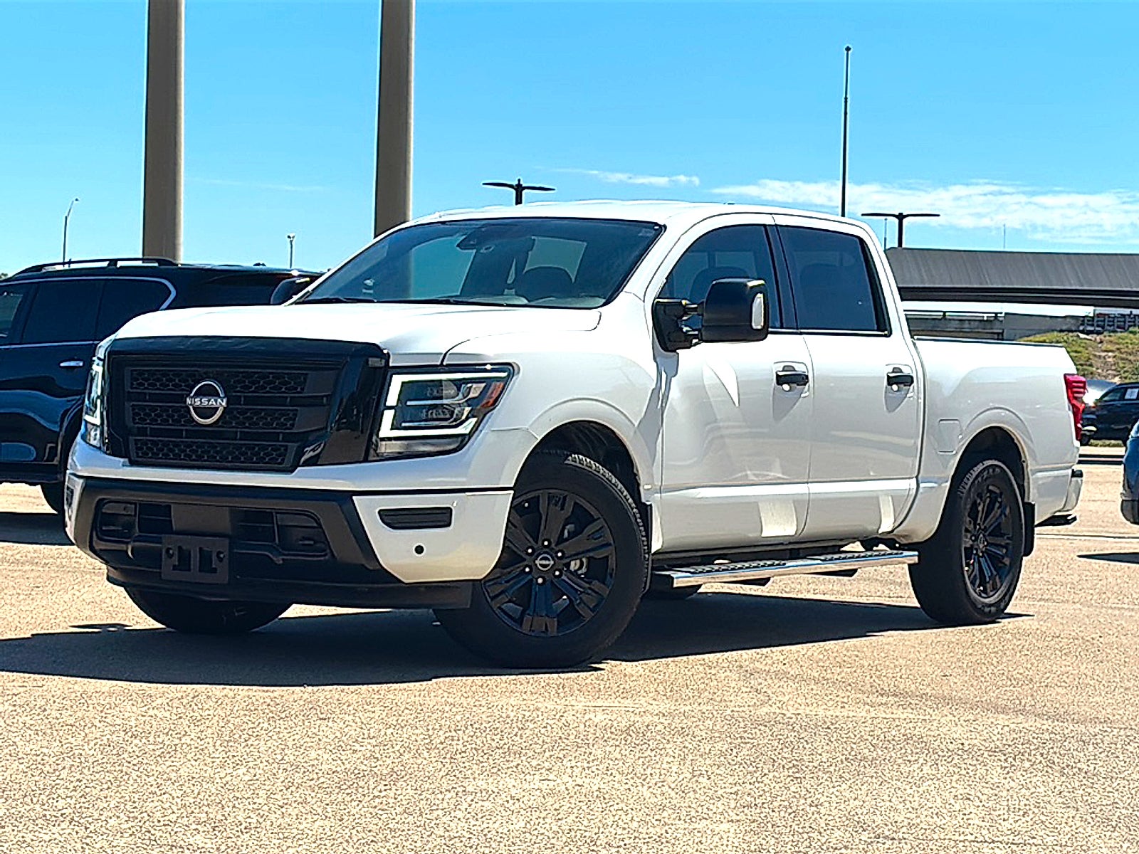 2023 Nissan TITAN Crew Cab SV 4x2