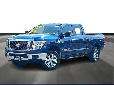 2017 Nissan Titan XD 4x4 Gas Crew Cab SV