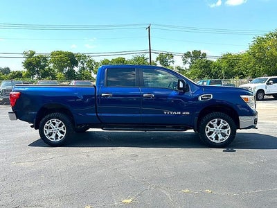 2017 Nissan Titan XD 4x4 Gas Crew Cab SV