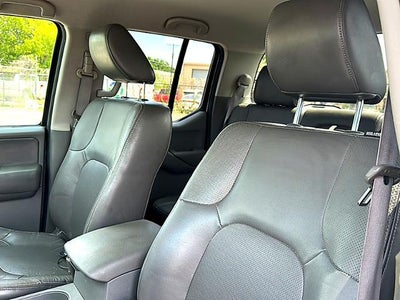 2010 Nissan Frontier 2WD Crew Cab SWB Auto LE