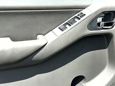 2010 Nissan Frontier 2WD Crew Cab SWB Auto LE