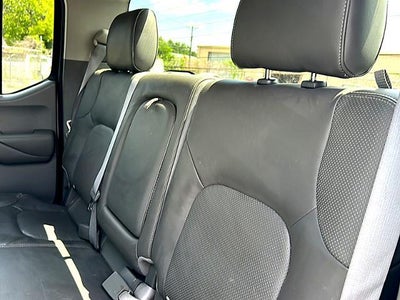 2010 Nissan Frontier 2WD Crew Cab SWB Auto LE
