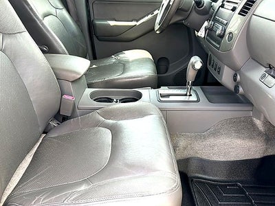 2010 Nissan Frontier 2WD Crew Cab SWB Auto LE