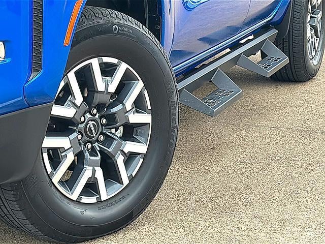2024 Nissan Frontier Crew Cab 4x4 SL