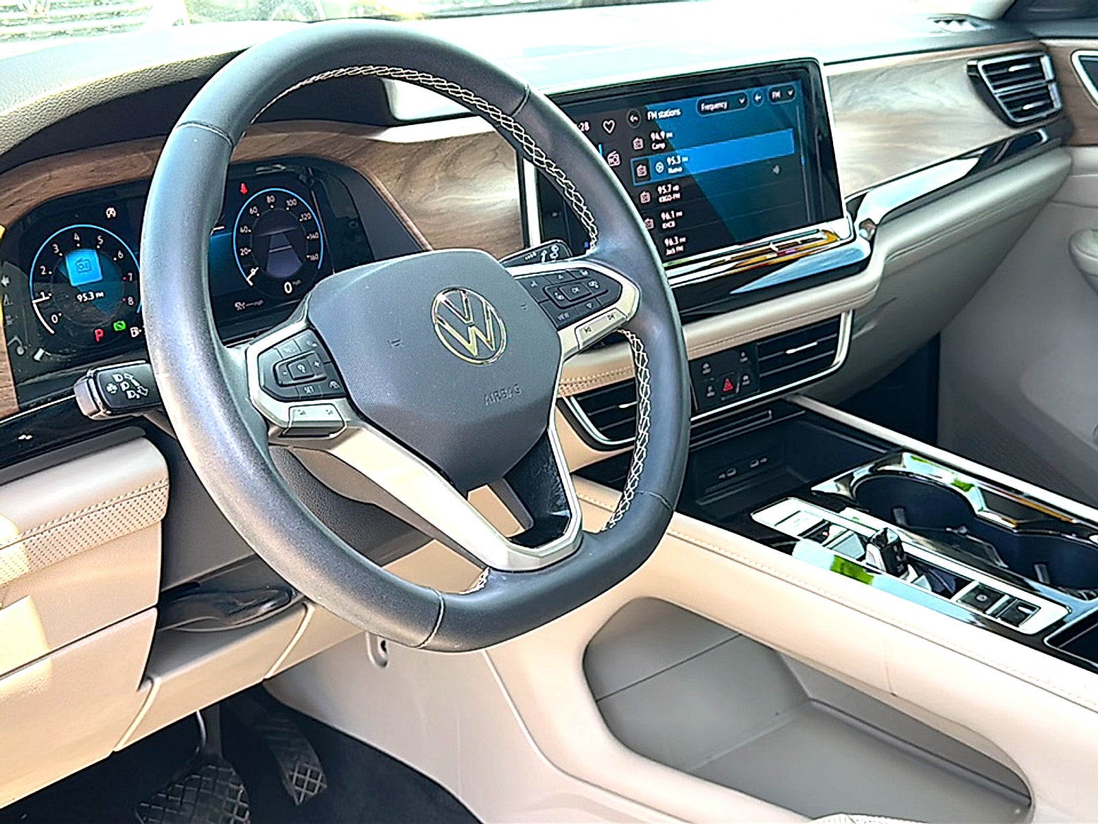2024 Volkswagen Atlas 2.0T SE w/Technology