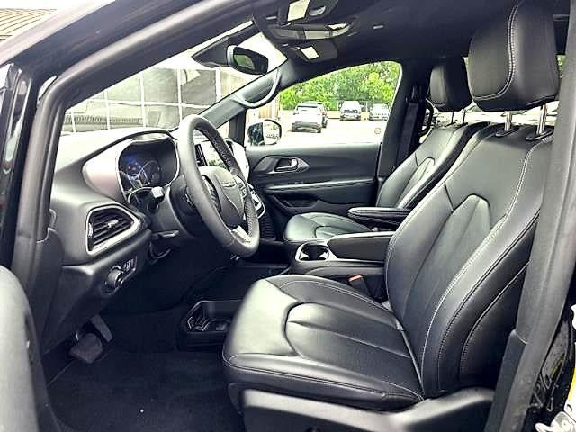 2025 Chrysler Pacifica Select FWD