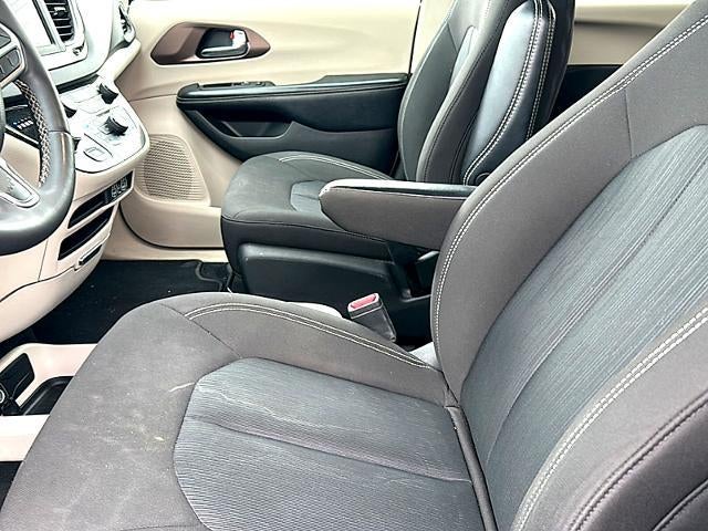 2022 Chrysler Voyager LX FWD