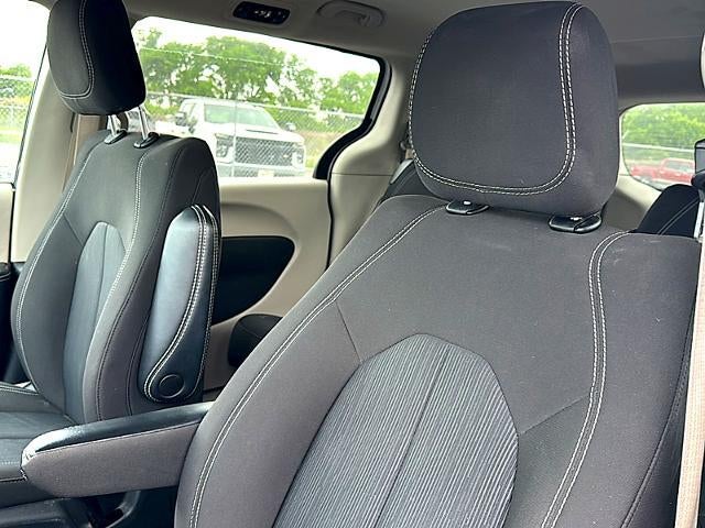 2022 Chrysler Voyager LX FWD