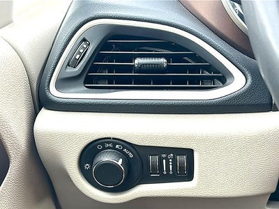 2022 Chrysler Voyager LX FWD