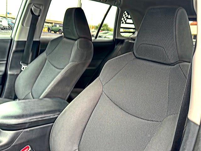 2021 Toyota RAV4 LE FWD (GS)