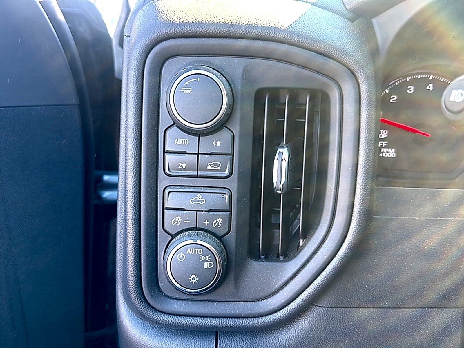 2026 Chevrolet Silverado 1500 4WD Crew Cab Standard Bed Custom