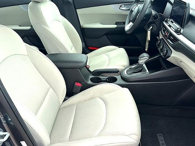 2023 Kia Forte LXS IVT