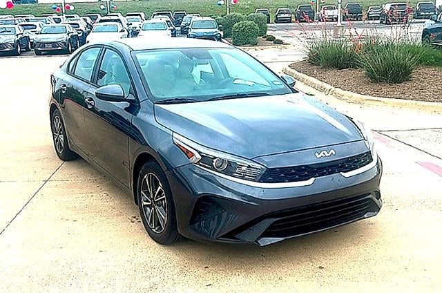 2023 Kia Forte LXS IVT