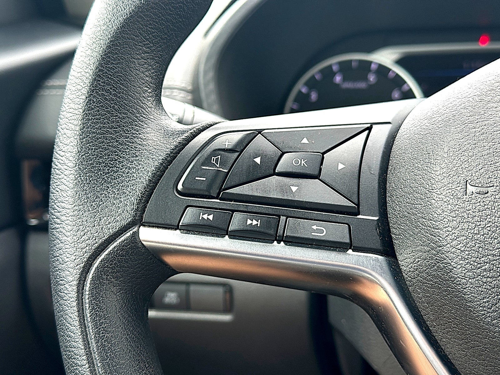 2025 Nissan Sentra SV CVT