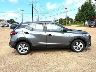 2025 Nissan Kicks Play S FWD