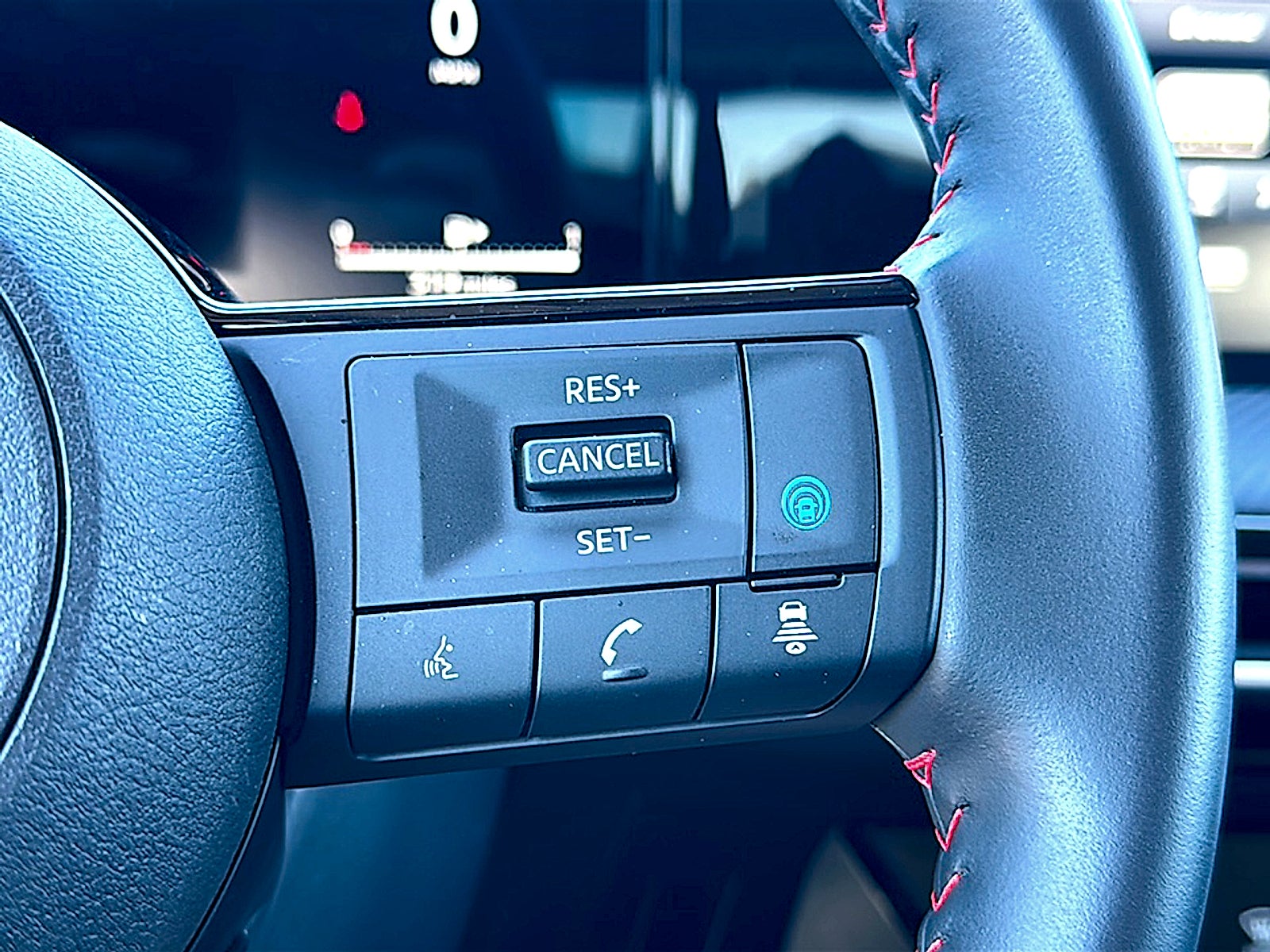 2025 Nissan Kicks SR FWD