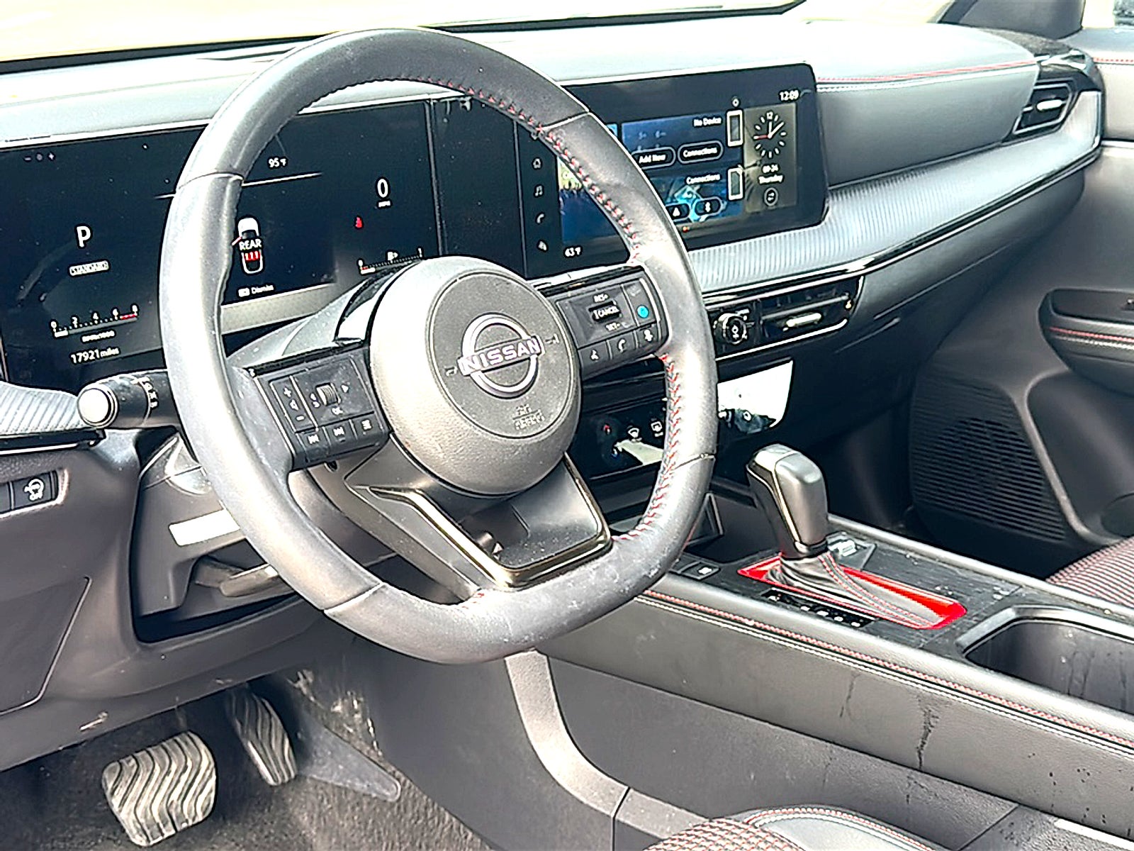 2025 Nissan Kicks SR FWD