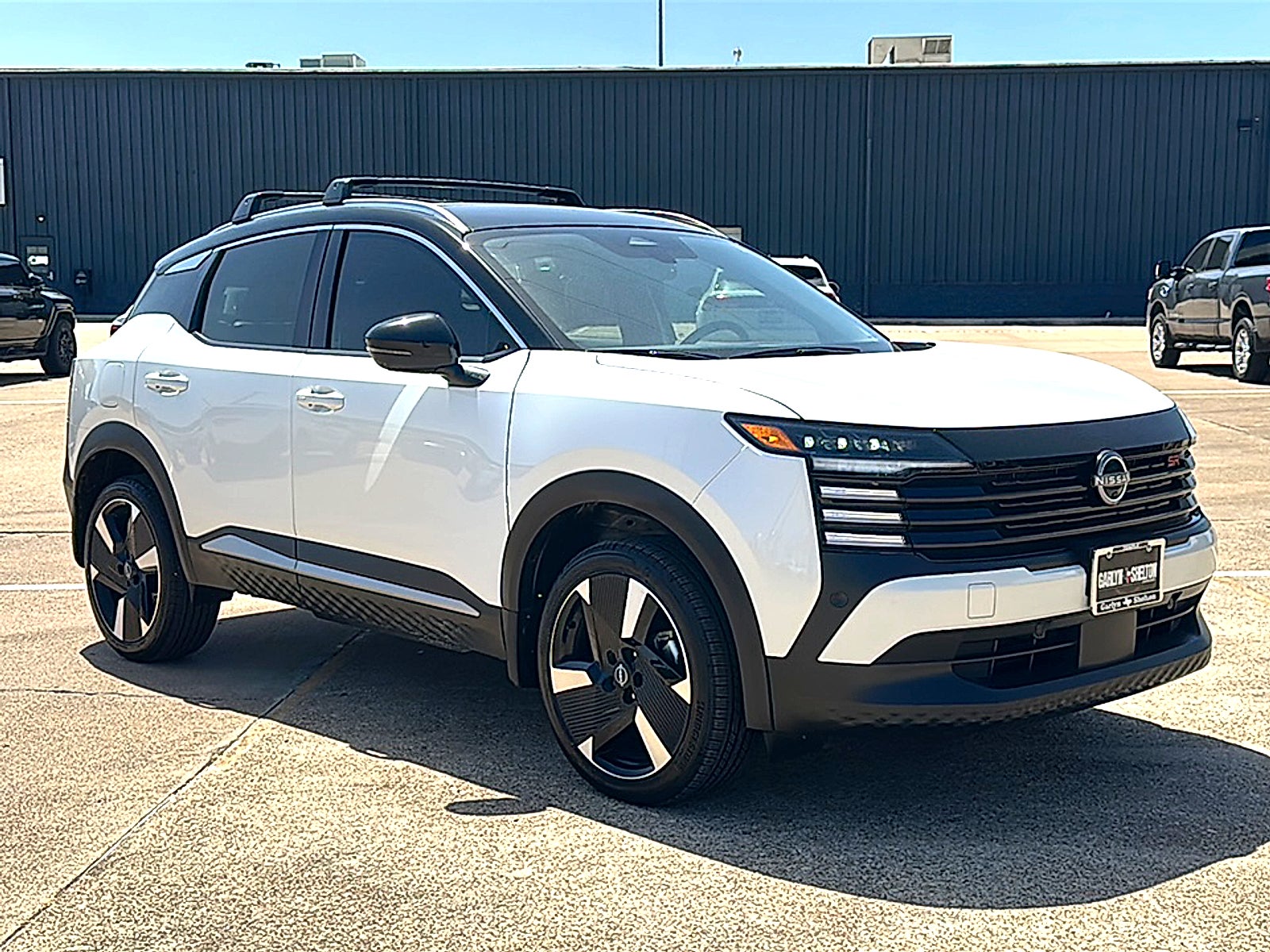 2025 Nissan Kicks SR FWD
