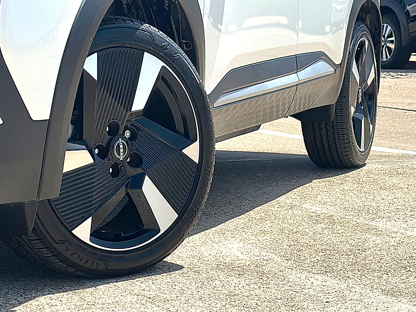2025 Nissan Kicks SR FWD
