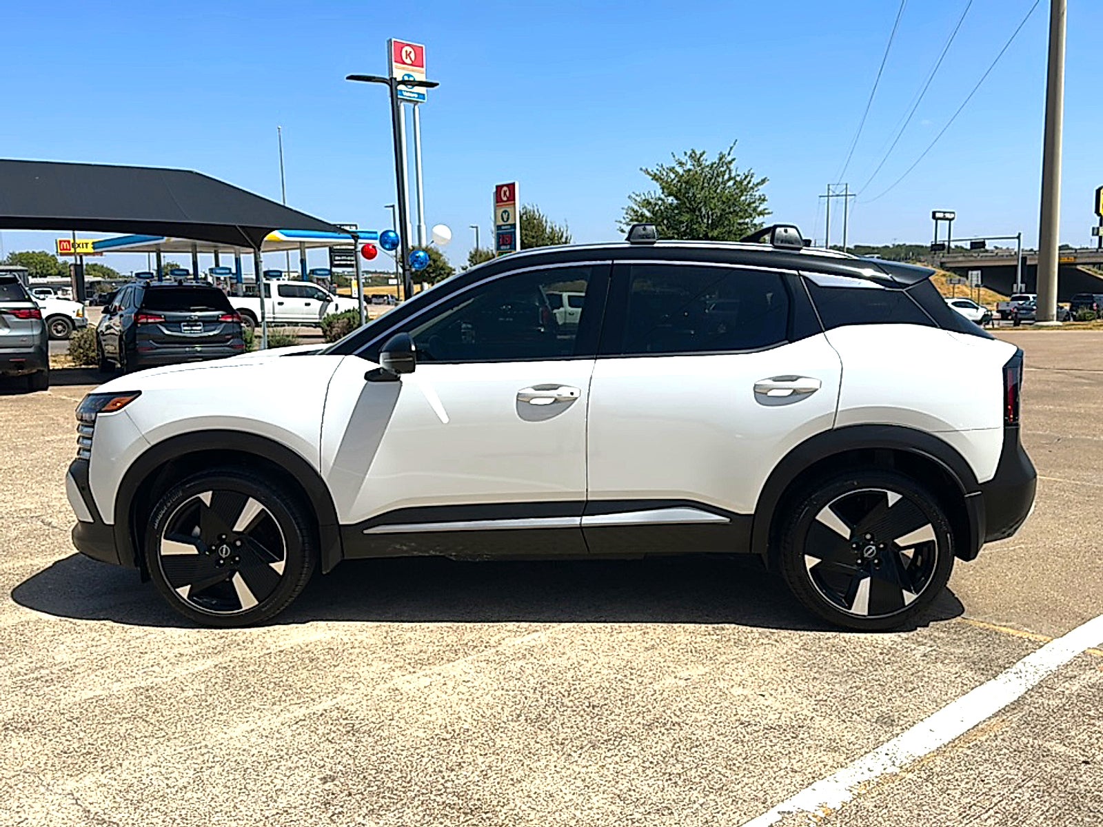 2025 Nissan Kicks SR FWD