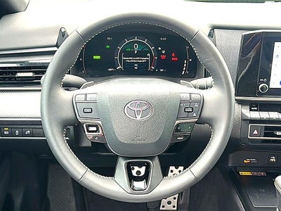 2025 Toyota Camry LE (SE)