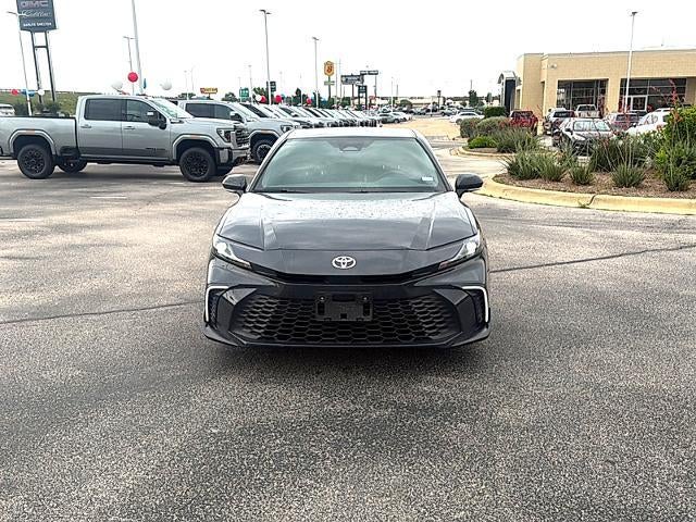 2025 Toyota Camry LE (SE)