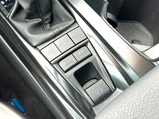 2025 Toyota Camry LE (SE)