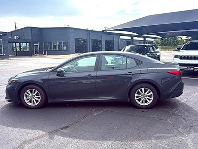 2025 Toyota Camry LE (SE)