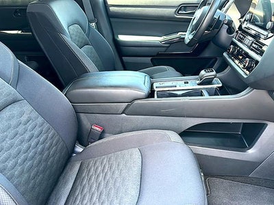 2024 Nissan Pathfinder SV 2WD