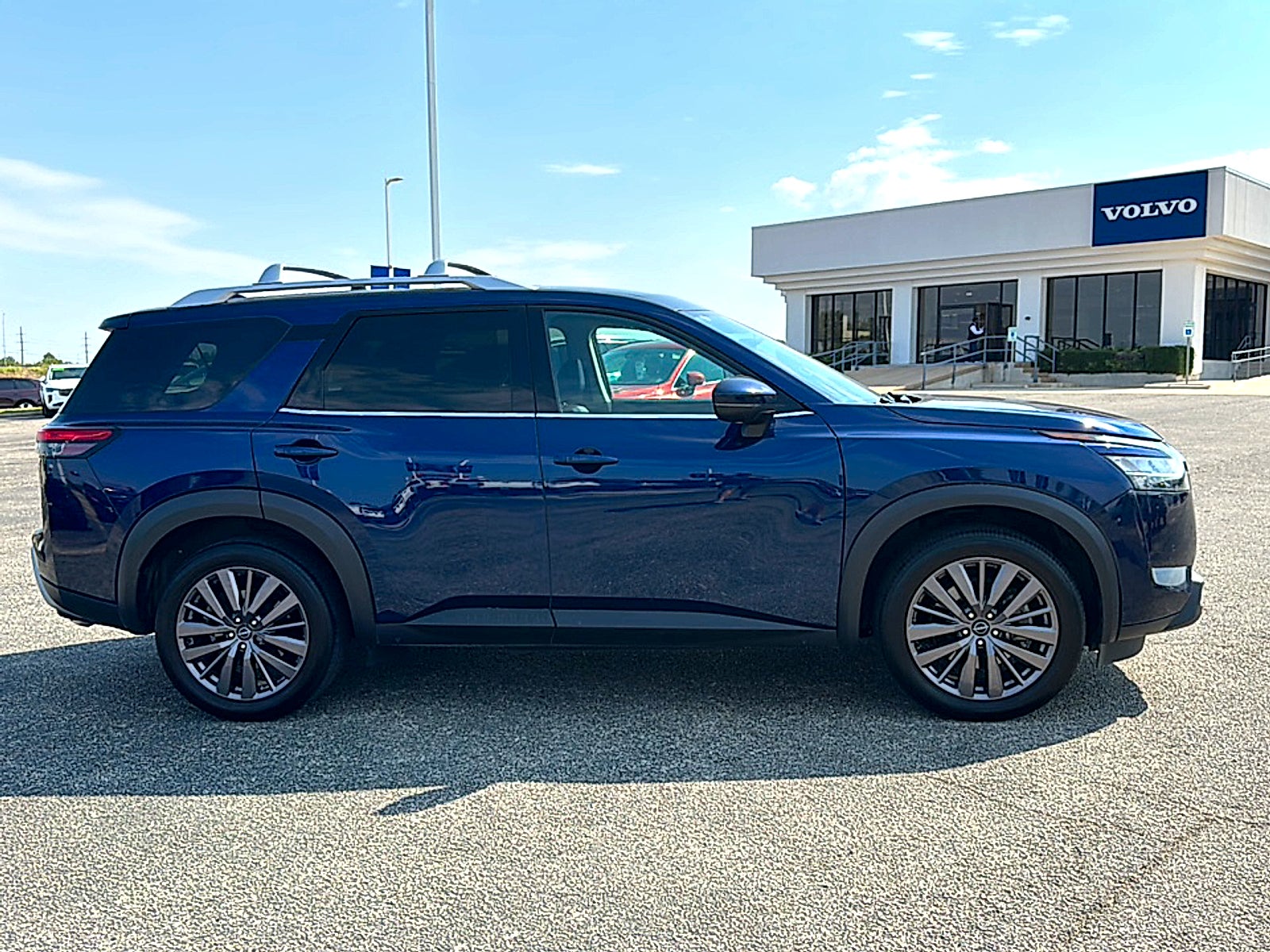 2023 Nissan Pathfinder SL 4WD
