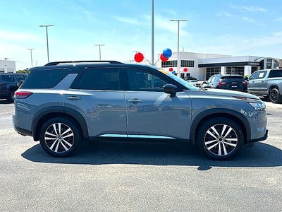 2024 Nissan Pathfinder Platinum 2WD