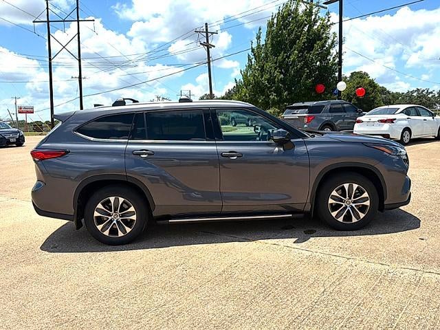 2022 Toyota Highlander XLE FWD (Natl)