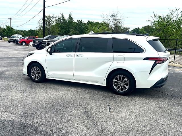 2021 Toyota Sienna XLE FWD 8-Passenger (Natl)