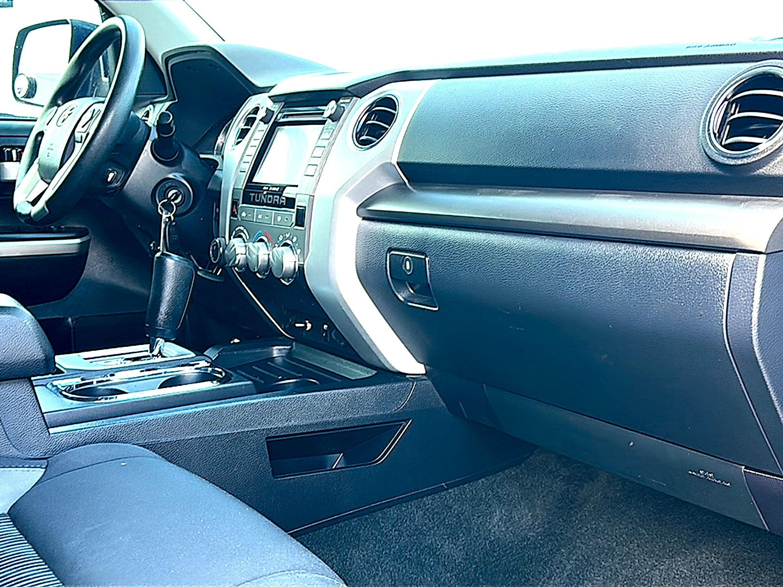 2017 Toyota Tundra SR5 5.7L V8