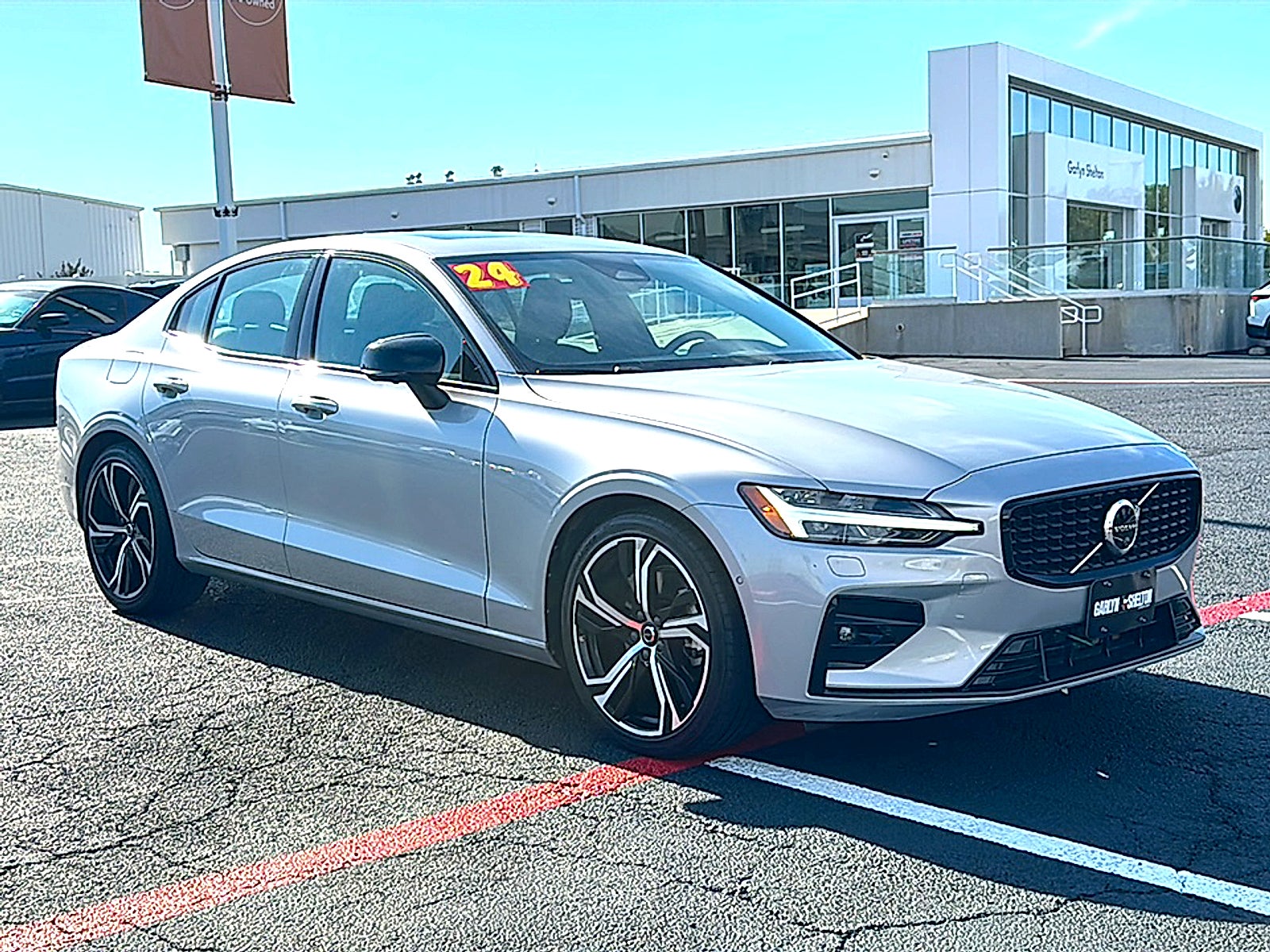 2024 Volvo S60 B5 Plus Dark Theme