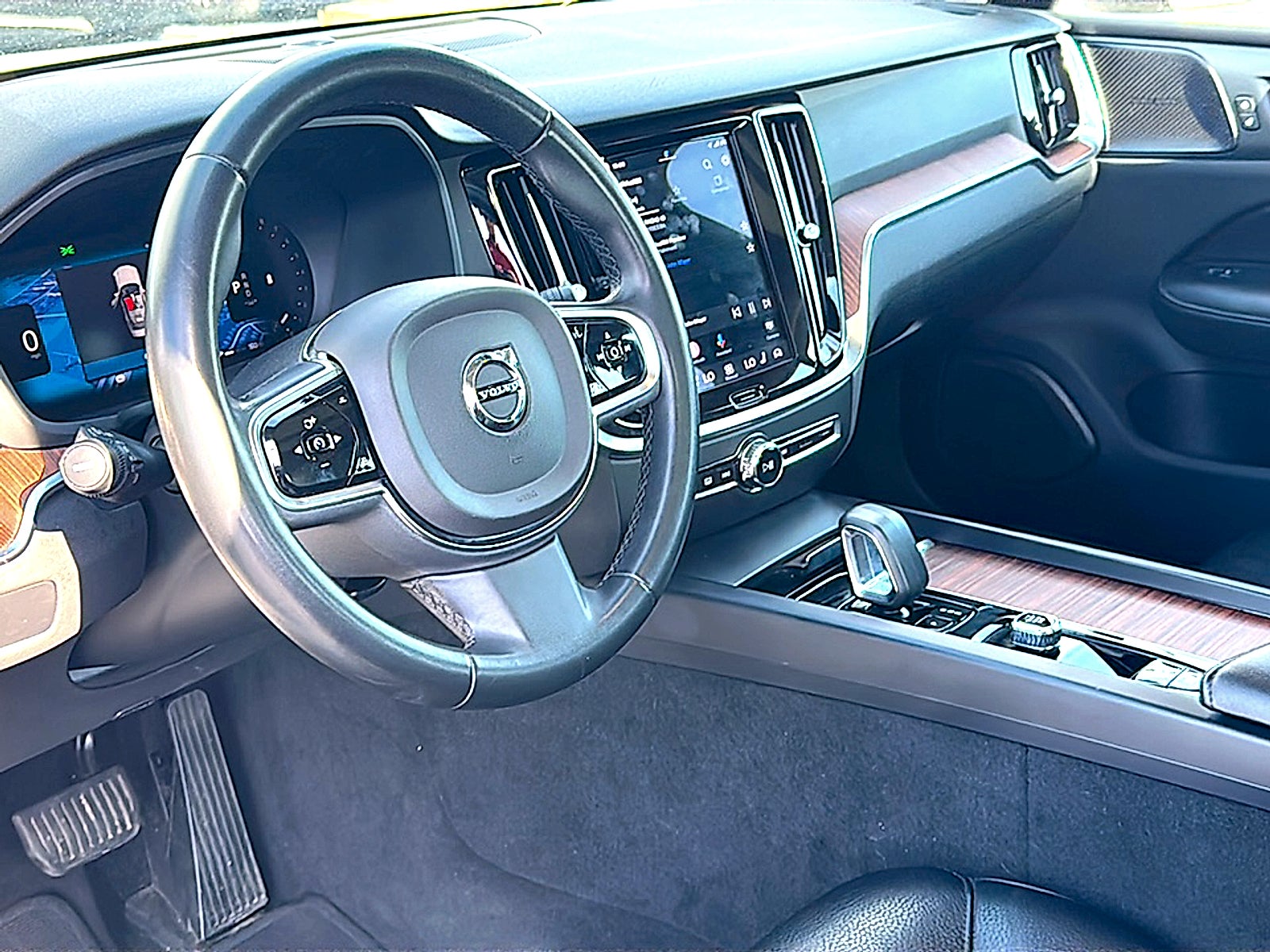 2024 Volvo S60 B5 Plus Dark Theme