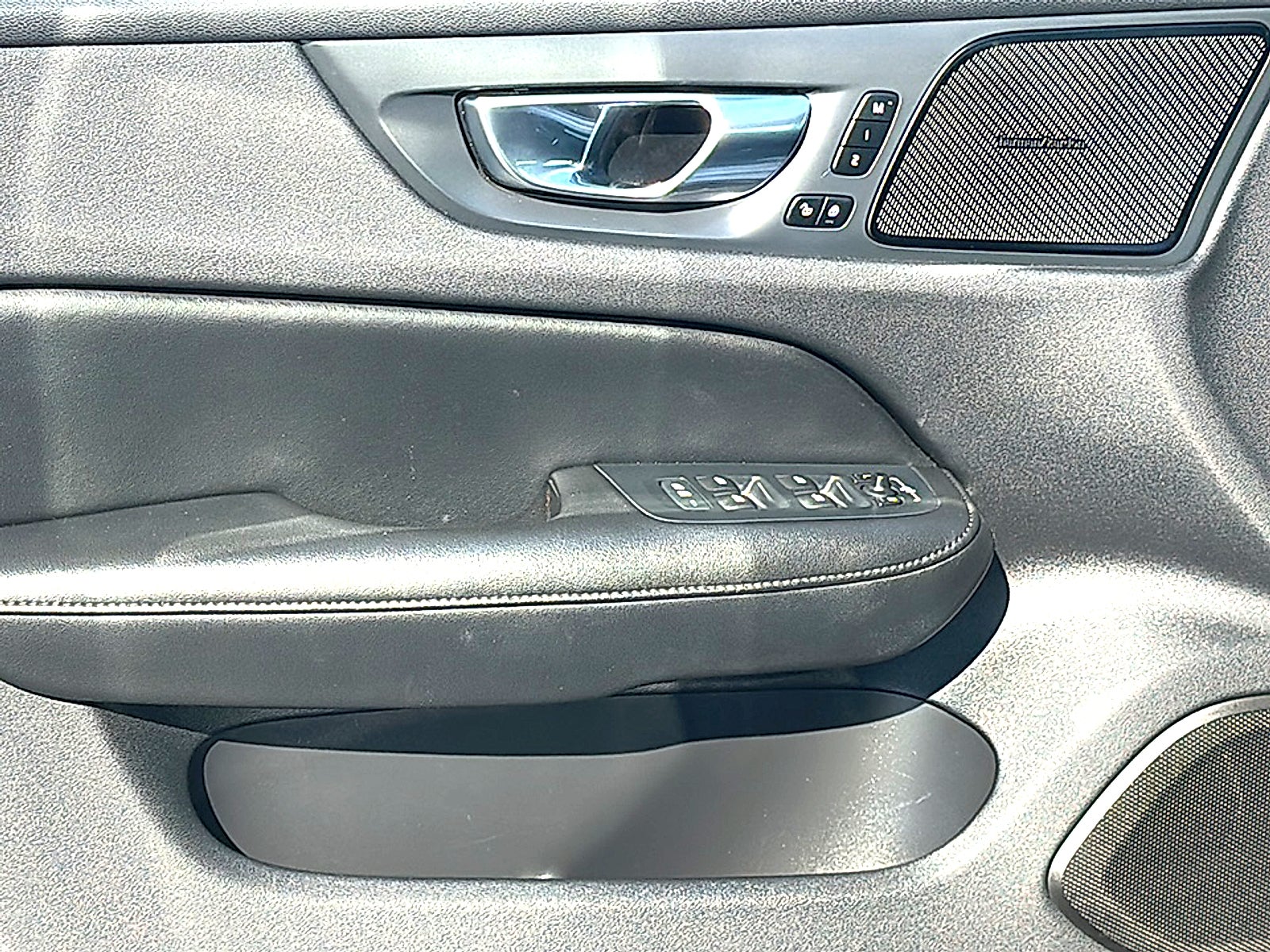 2024 Volvo S60 B5 Plus Dark Theme