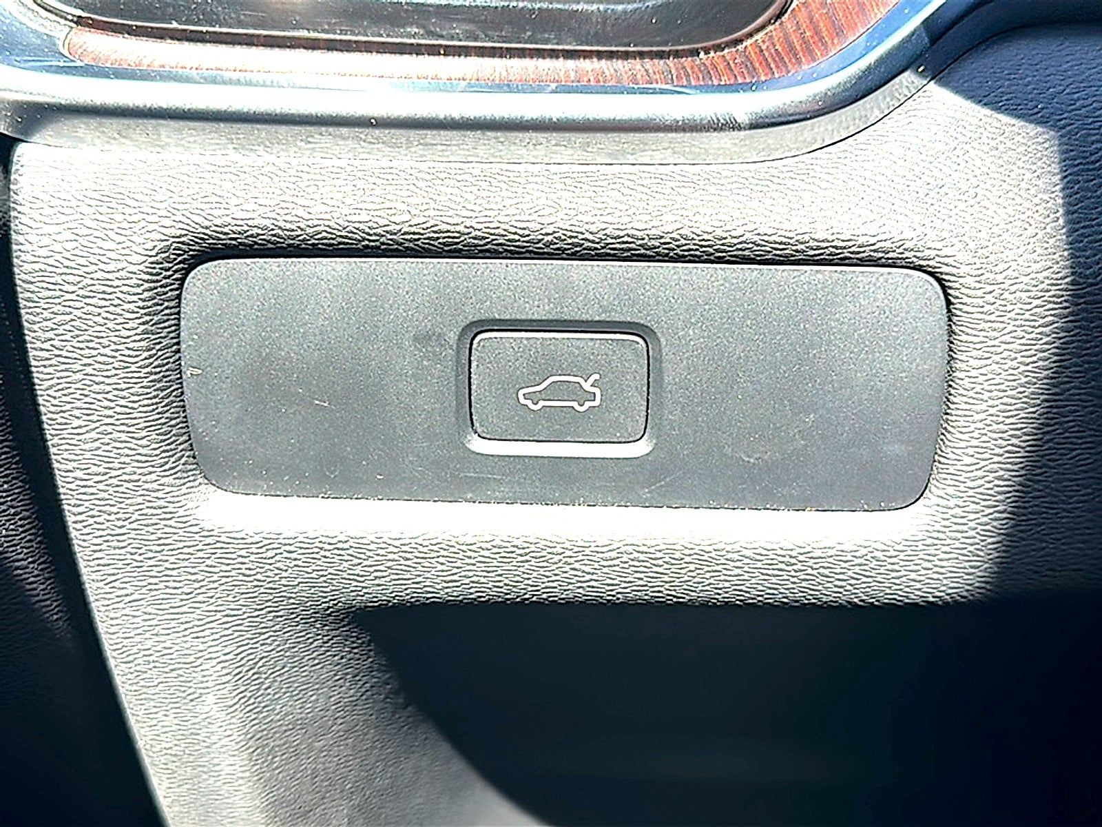 2024 Volvo S60 B5 Plus Dark Theme