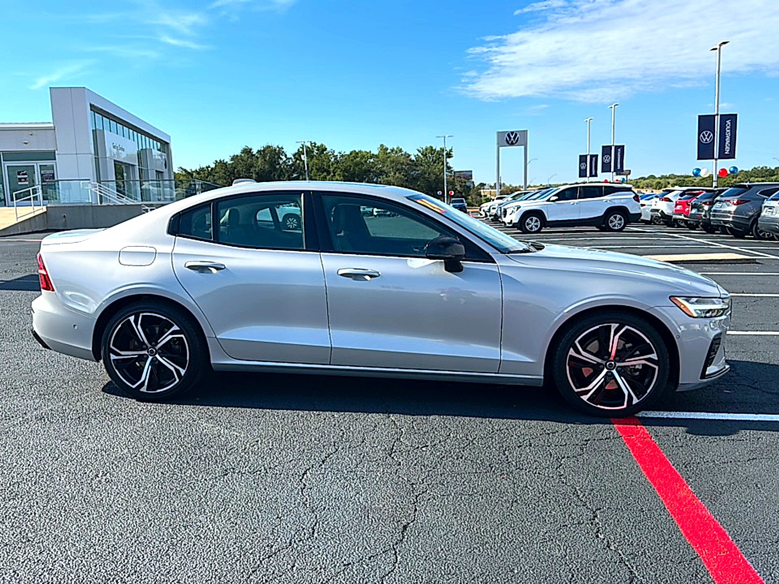 2024 Volvo S60 B5 Plus Dark Theme