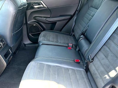 2025 Mitsubishi Outlander SE FWD