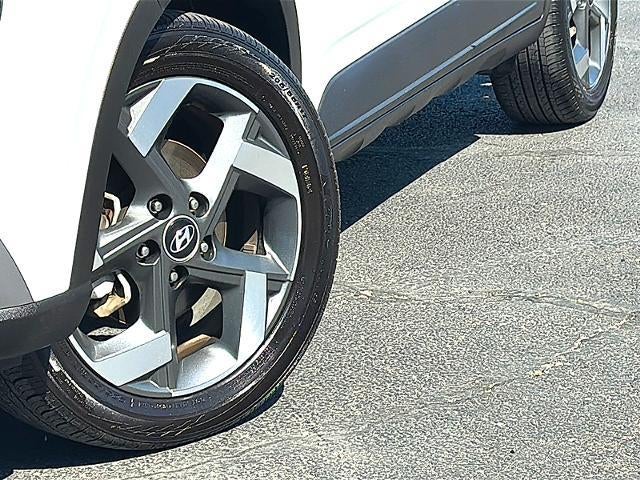2025 Hyundai VENUE SEL IVT