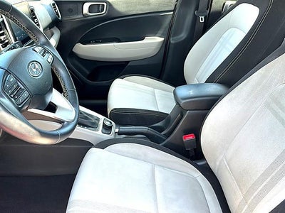 2025 Hyundai VENUE SEL IVT