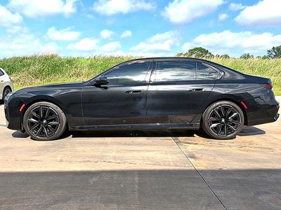 2023 BMW 760i xDrive Sedan
