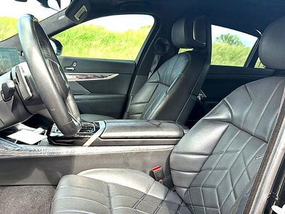 2023 BMW 760i xDrive Sedan