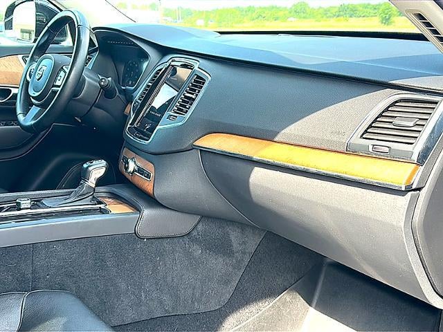 2022 Volvo XC90 T5 FWD Momentum 7P